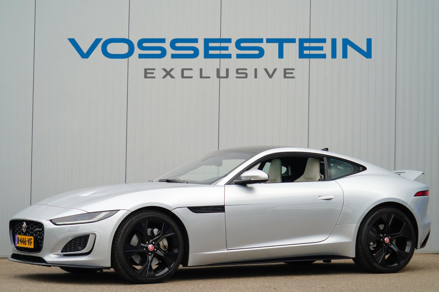 Jaguar F-type - P300 RWD R-Dynamic / 16dkm NAP / 1e Eigenaar / Panodak / Meridian Sound / Camera / Navi - AutoWereld.nl