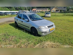 Opel Astra - 1.6-16V Club