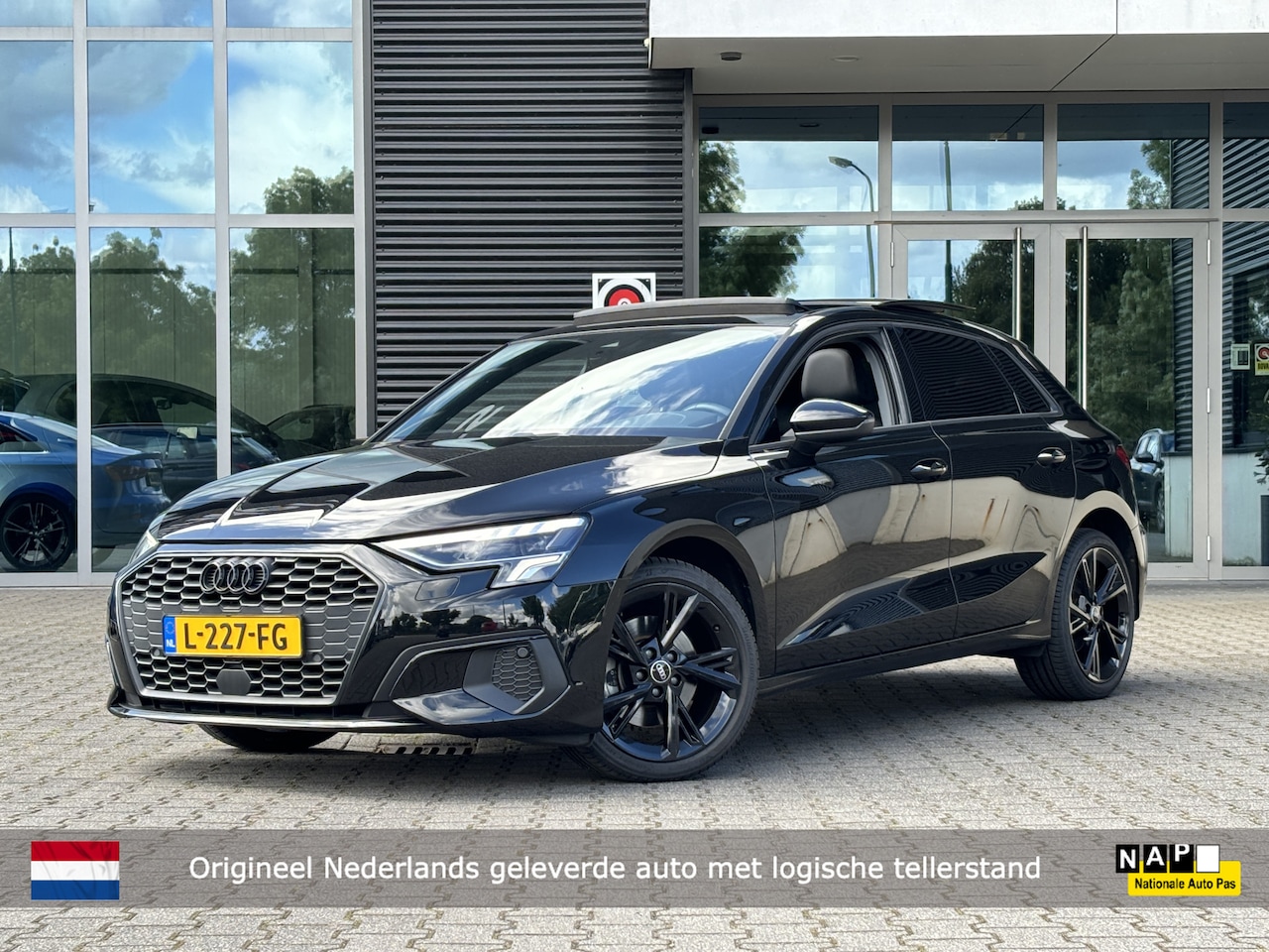 Audi A3 Sportback - 35 TFSI Pro Line | Leder | Pano | NL-auto - AutoWereld.nl