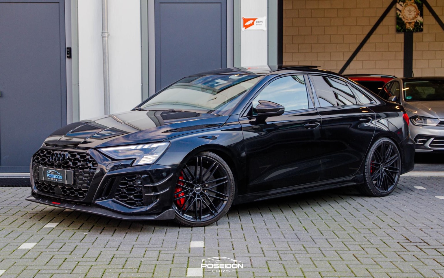 Audi RS3 - RS3-R ABT Limousine 2.5 TFSI Quatto 1/200 | 500 PK | AKRAPOVIC | KERAMISCH | ORIG NL | BOM - AutoWereld.nl