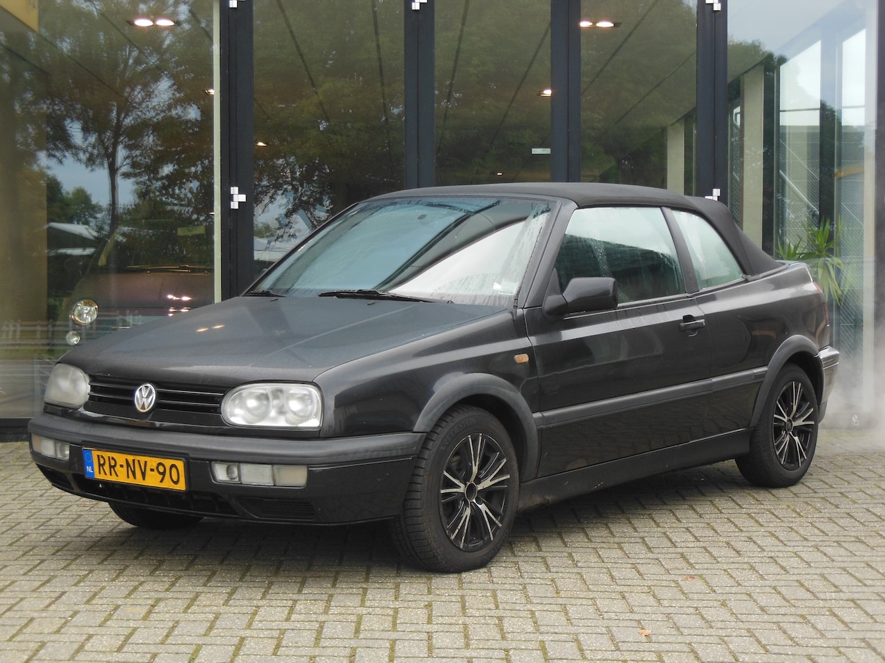 Volkswagen Golf Cabriolet - Cabriolet 1.8 AUTOMAAT!! Staat in de Krim - AutoWereld.nl