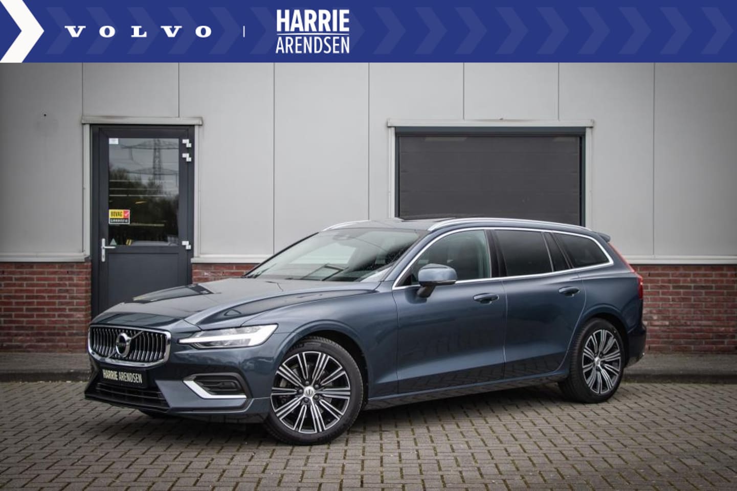 Volvo V60 - B4 Aut.7 Inscription, ACC, Schuifdak, Trekhaak, HK Audio - AutoWereld.nl