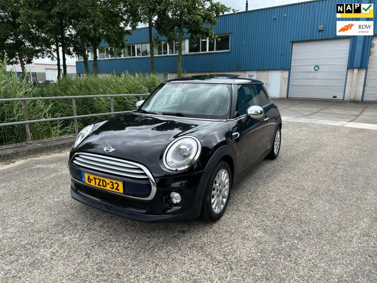 MINI Cooper - Mini 1.5 Chili Business 80.000 KM Pano! Navi! PDC! - AutoWereld.nl