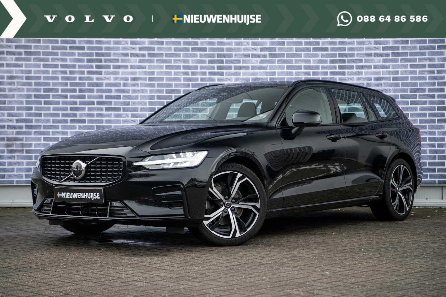 Volvo V60 - 2.0 B4 Plus Dark Fin. € 803 p/m | Panoramadak | Sportstoelen | Google | 19" | Adaptieve Cr - AutoWereld.nl