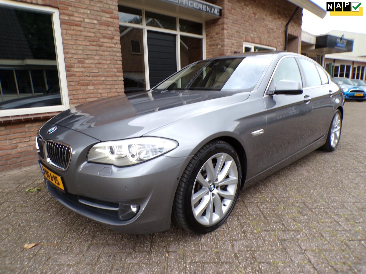 BMW 5-serie - 550i Upgrade Edition Automaat / Leder / Head Up / Schuidak - AutoWereld.nl