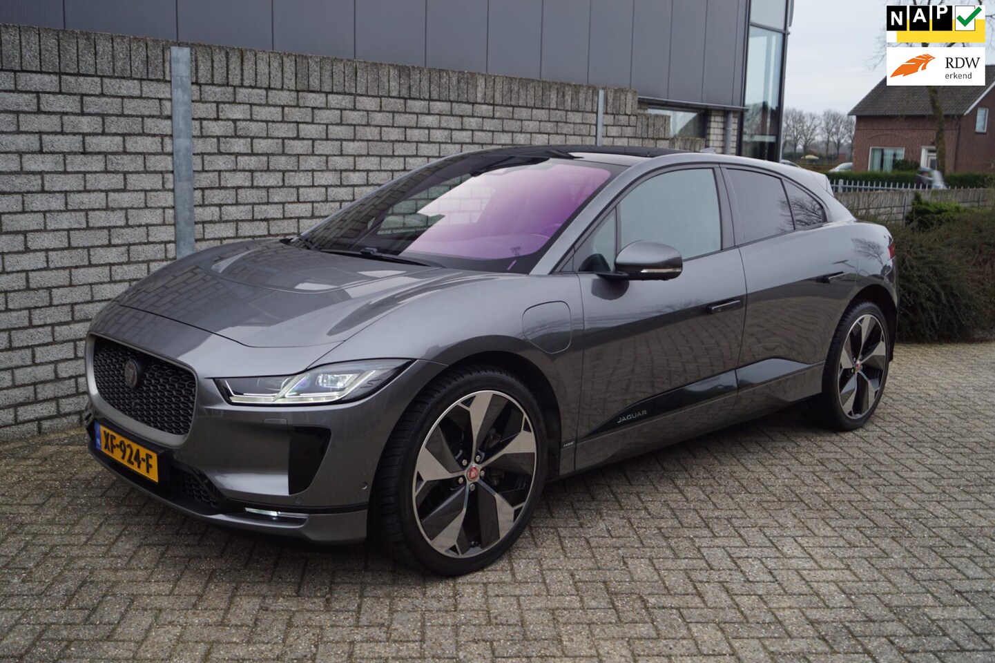 Jaguar I-PACE - EV400 First Edition AWD Autom Panodak Luchtvering Adaptieve Cruise Navi 360 Camera Clima 2 - AutoWereld.nl