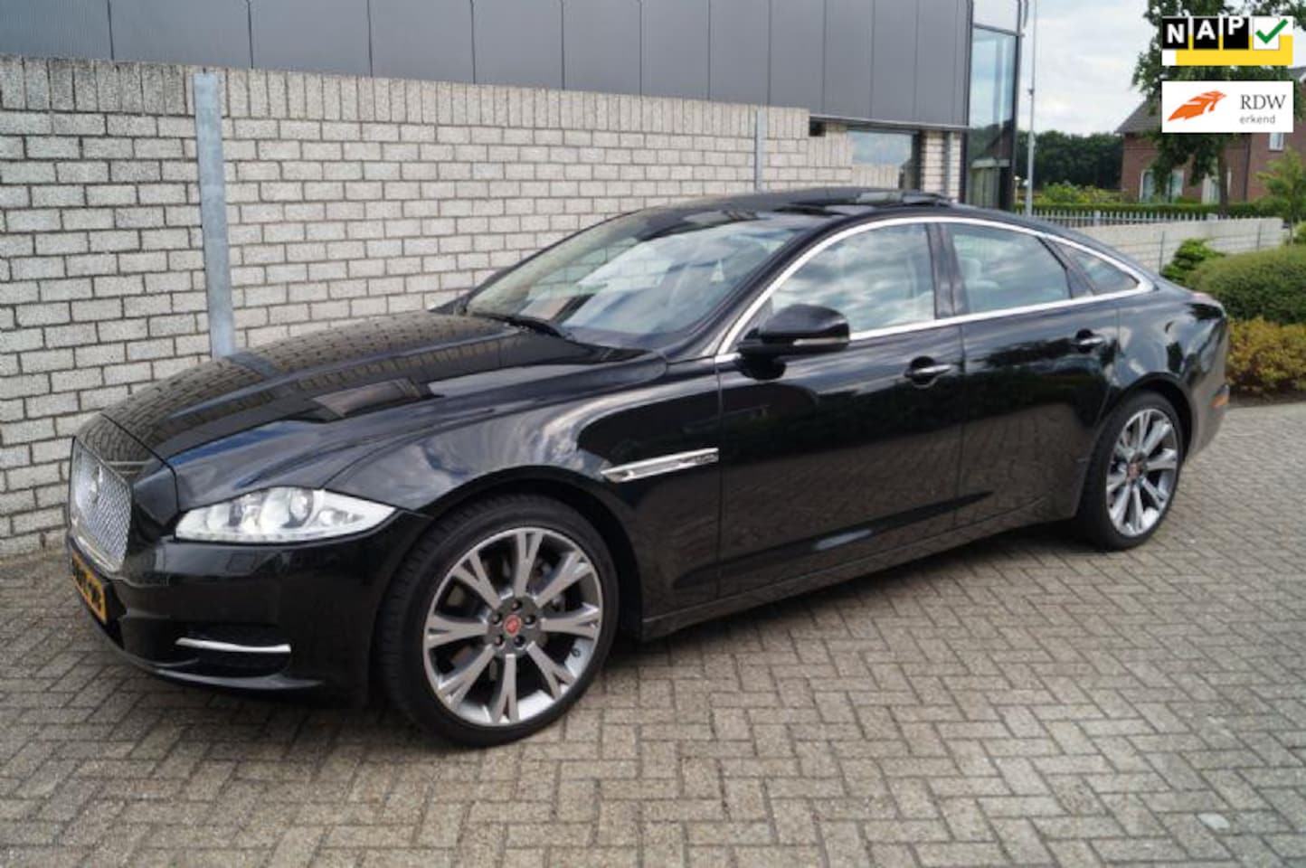 Jaguar XJ - 2.0 Premium Luxury Privilege Plus Edition Autom - AutoWereld.nl