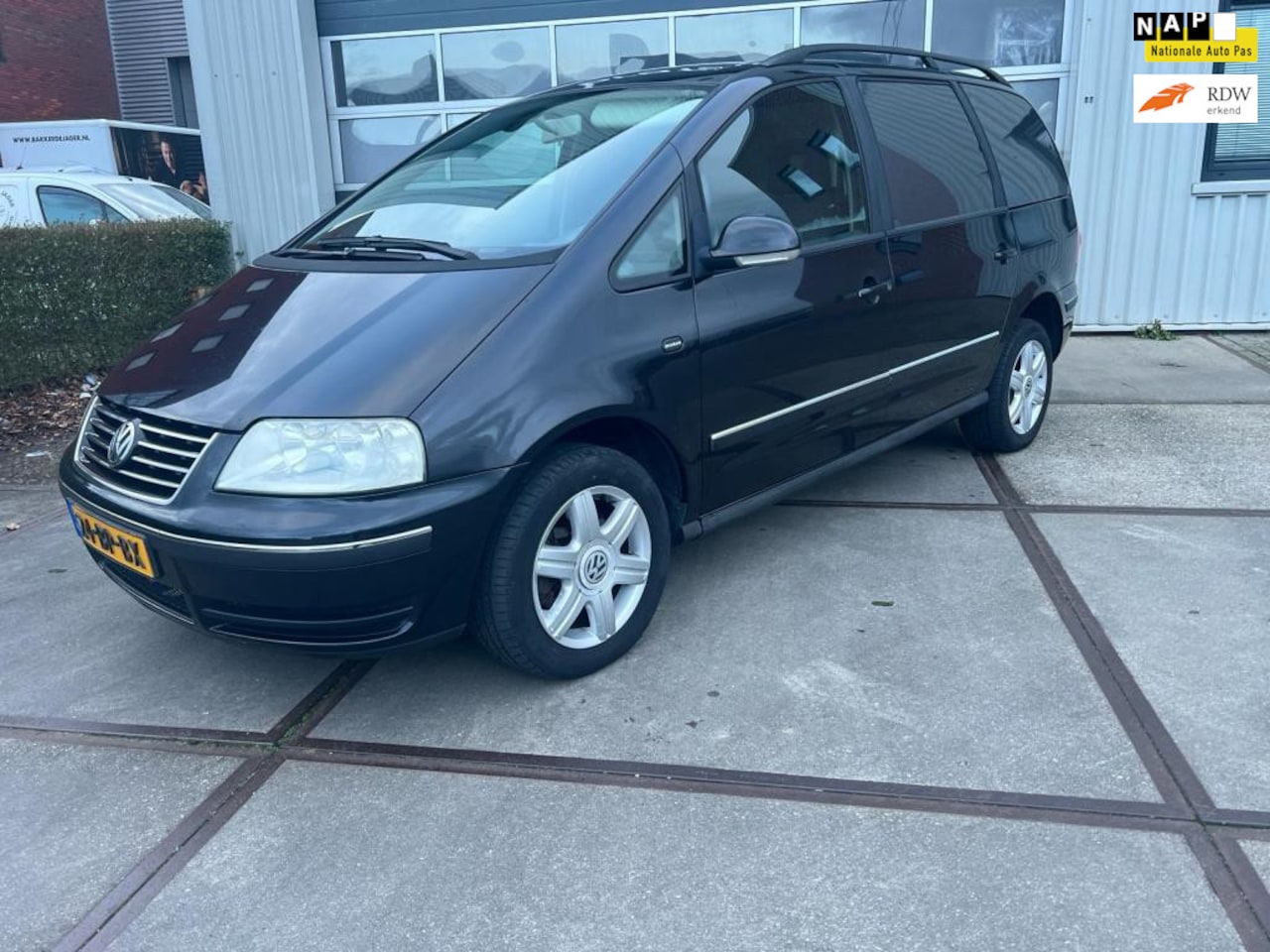 Volkswagen Sharan - 1.9 TDI Basis airco weinig km - AutoWereld.nl