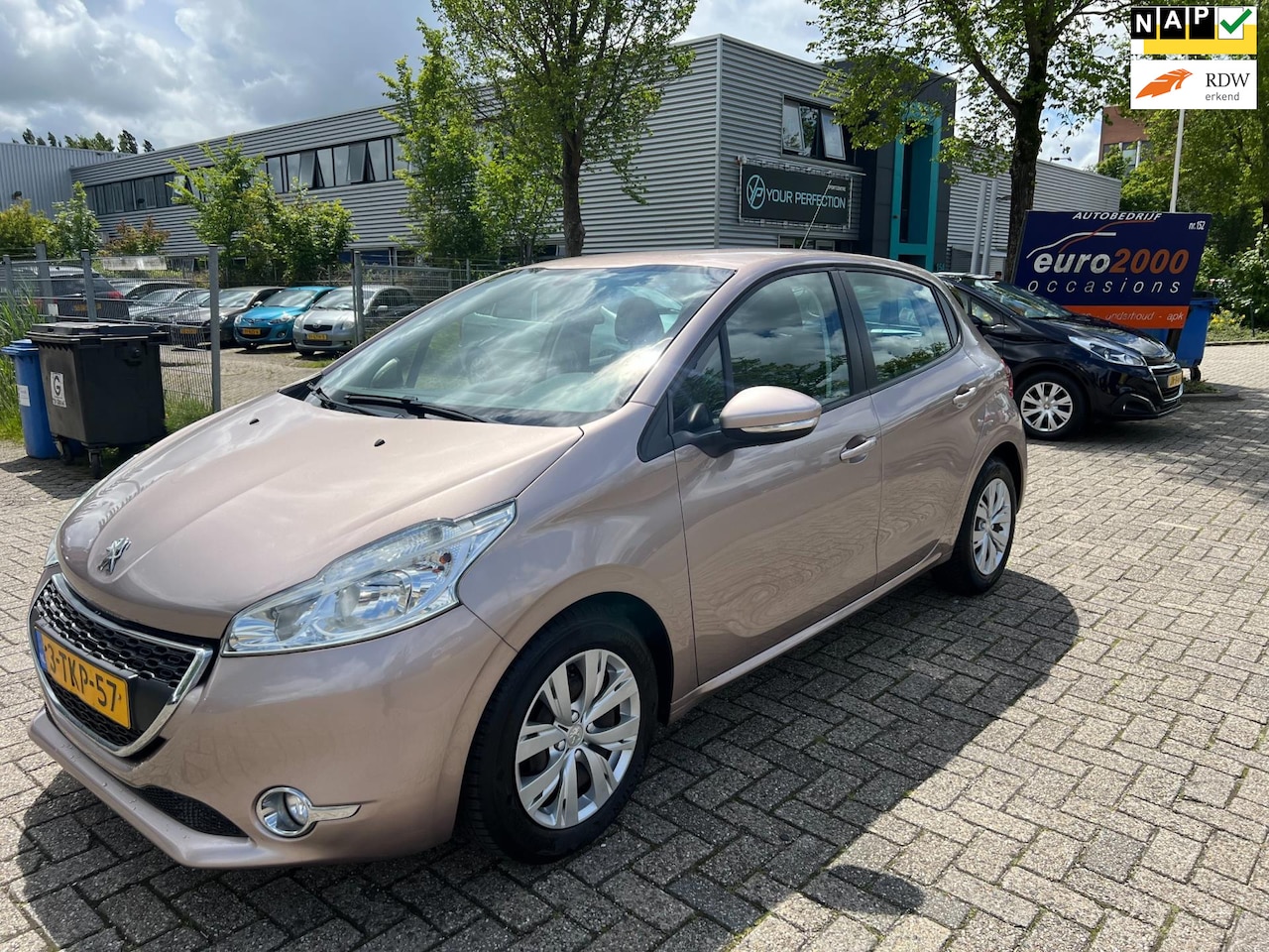 Peugeot 208 - 1.6 e-HDi Blue Lease NAVIGATIE - CRUISE - 5 DRS ! - AutoWereld.nl