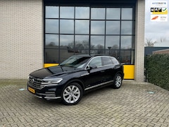 Volkswagen Touareg - Grijs kenteken prijs excl BTW Trekhaak, luchtvering, Leer & adaptieve cruise