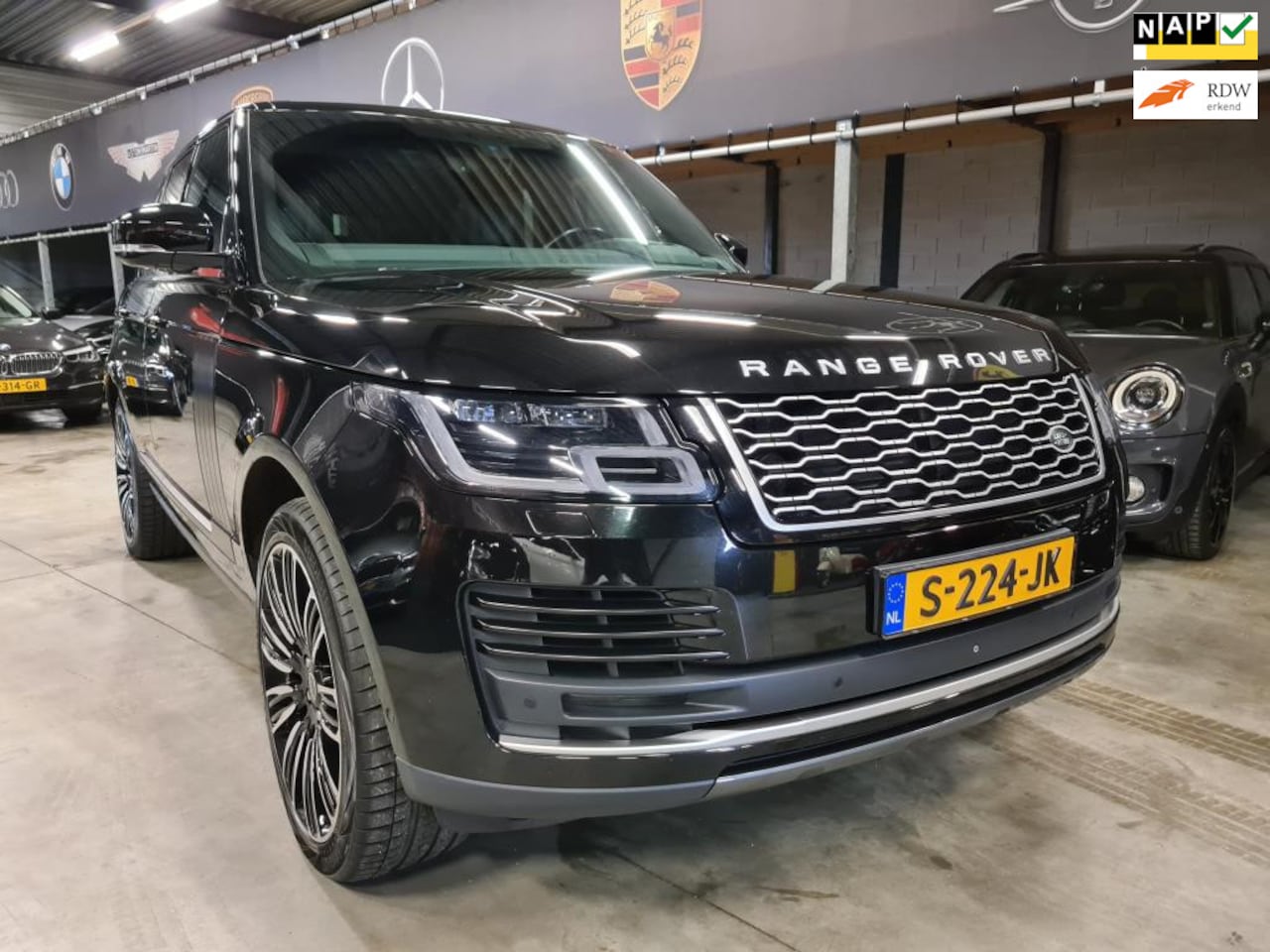 Land Rover Range Rover - 3.0 TDV6 Vogue - Panoramadak - 22 Inch - Electr Trekhaak - Zeer compleet - AutoWereld.nl