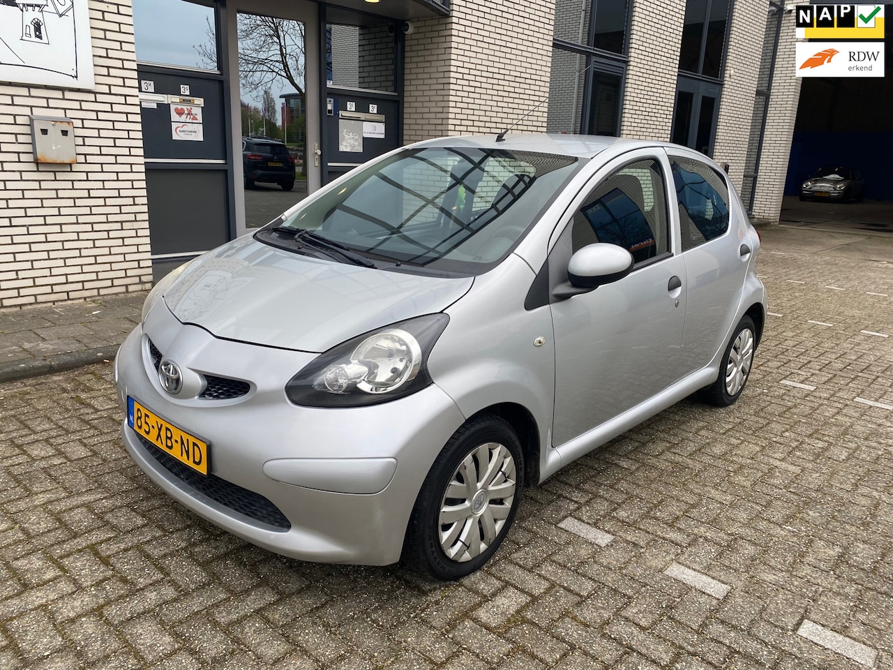 Toyota Aygo - 1.0-12V / apk / nap / 5drs / 2 sleutels / goed onderhouden / nette auto!!! - AutoWereld.nl