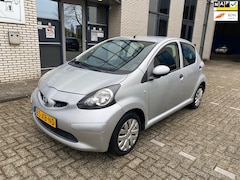 Toyota Aygo - 1.0-12V / apk / nap / 5drs / 2 sleutels / goed onderhouden / nette auto