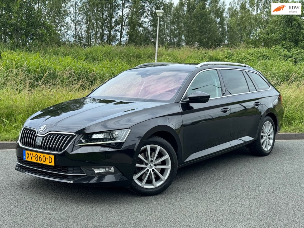 Skoda Superb Combi - 1.6 TDI Ambition Automaat/Leer/ Nette Staat - AutoWereld.nl