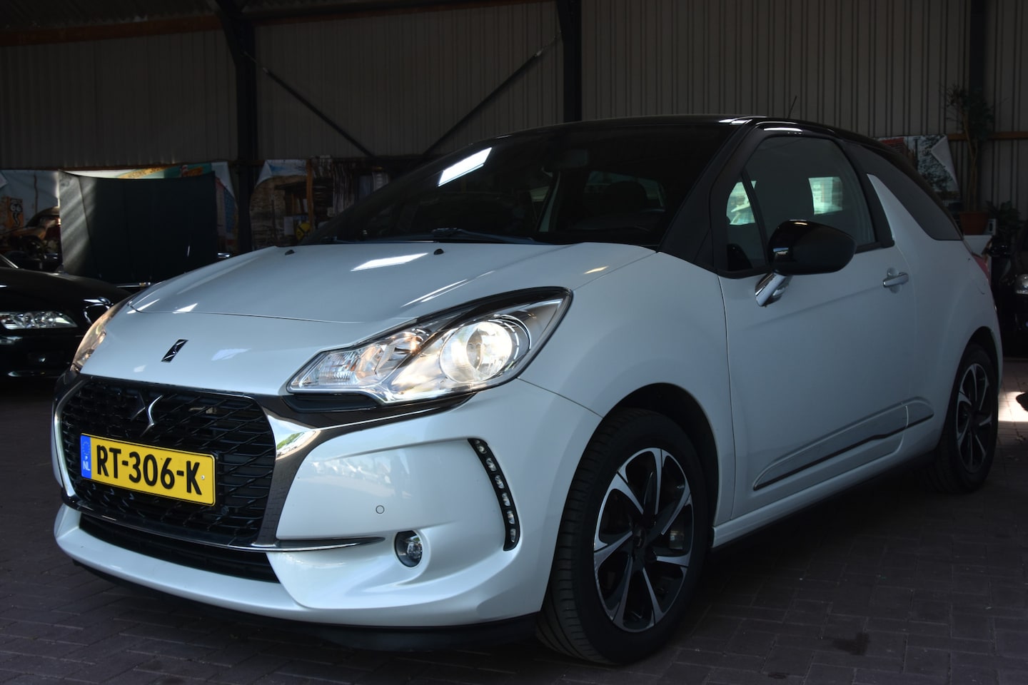 DS 3 - 1.2 82pk Connected Chic Org NL!! - AutoWereld.nl