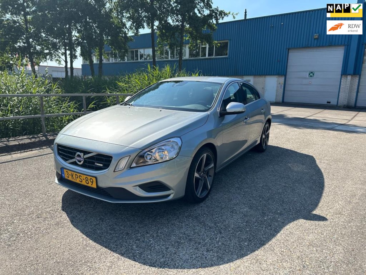 Volvo S60 - 1.6 T3 R-Design Automaat! 118.000 KM NAP! Navi! Airco! APK! - AutoWereld.nl