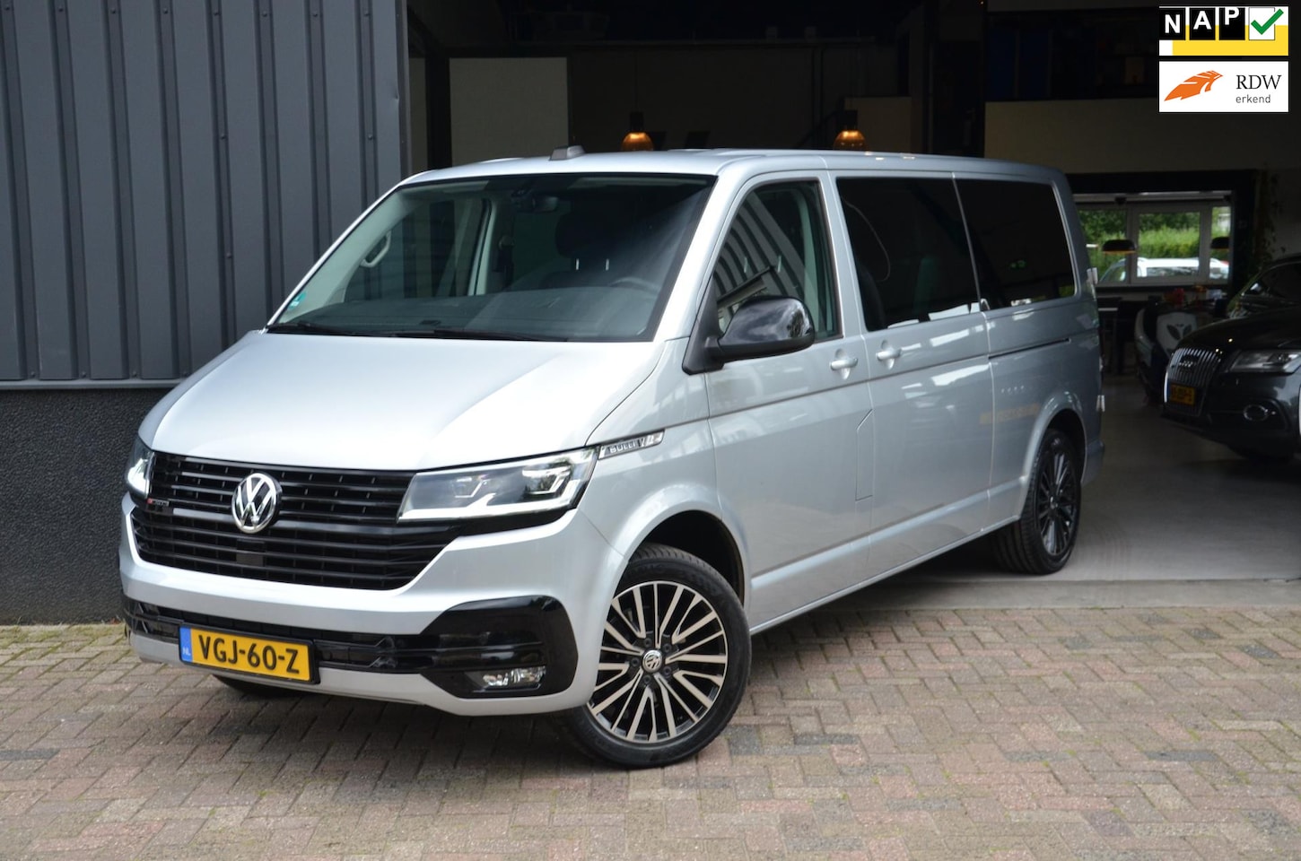 Volkswagen Transporter - 2.0 TDI L2H1 DC 4Motion|Bulli|1E EIGENAAR|VIRTUAL DASH - AutoWereld.nl