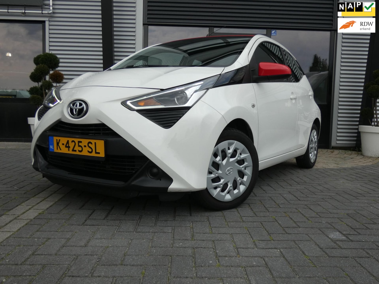 Toyota Aygo - 1.0 VVT-i x-play 1.0 VVT-i x-play - AutoWereld.nl