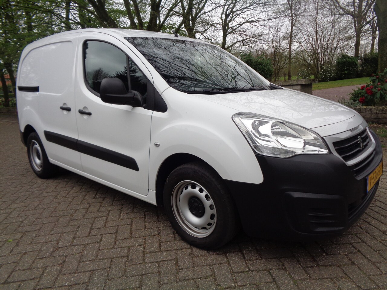 Peugeot Partner - 120 1.6 BlueHDi 100 L1 Premium 120 1.6 BlueHDi 100 L1 Premium - AutoWereld.nl