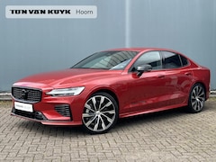 Volvo S60 - 2.0 Recharge T6 AWD Plus Dark / Styling pack / Trekhaak / 20 inch velgen / Zwarte grill pl