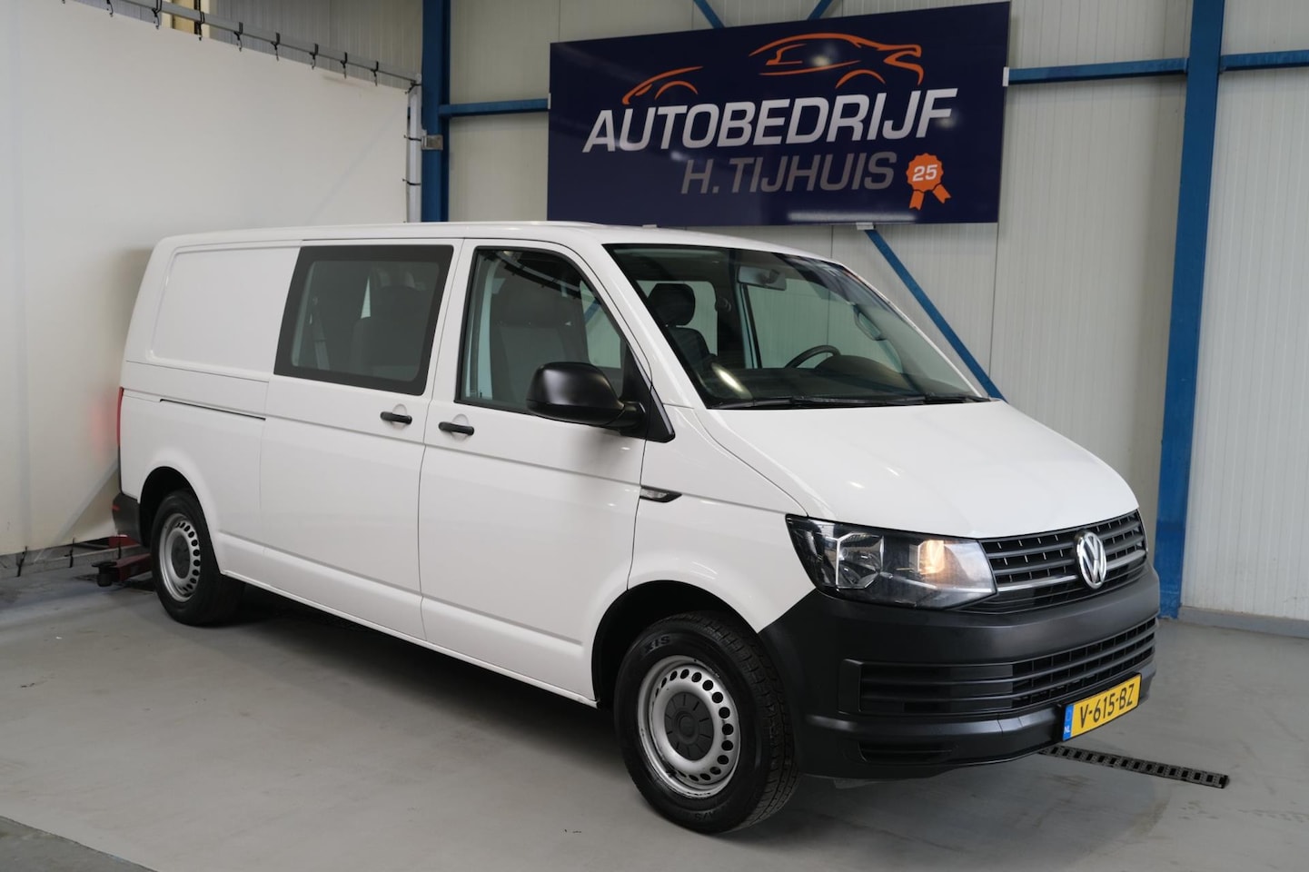 Volkswagen Transporter - 2.0 TDI L2H1 DC - N.A.P. Airco, Cruise, Trekhaak. - AutoWereld.nl