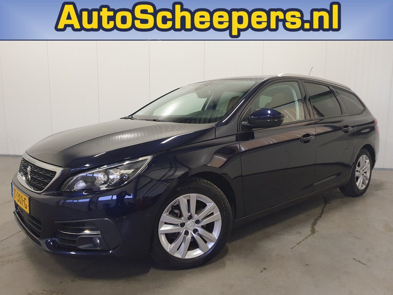 Peugeot 308 SW - 1.2 PureTech Blue Lease Executive LEDER/PANO/NAVI/CRUISE/CLIMA - AutoWereld.nl