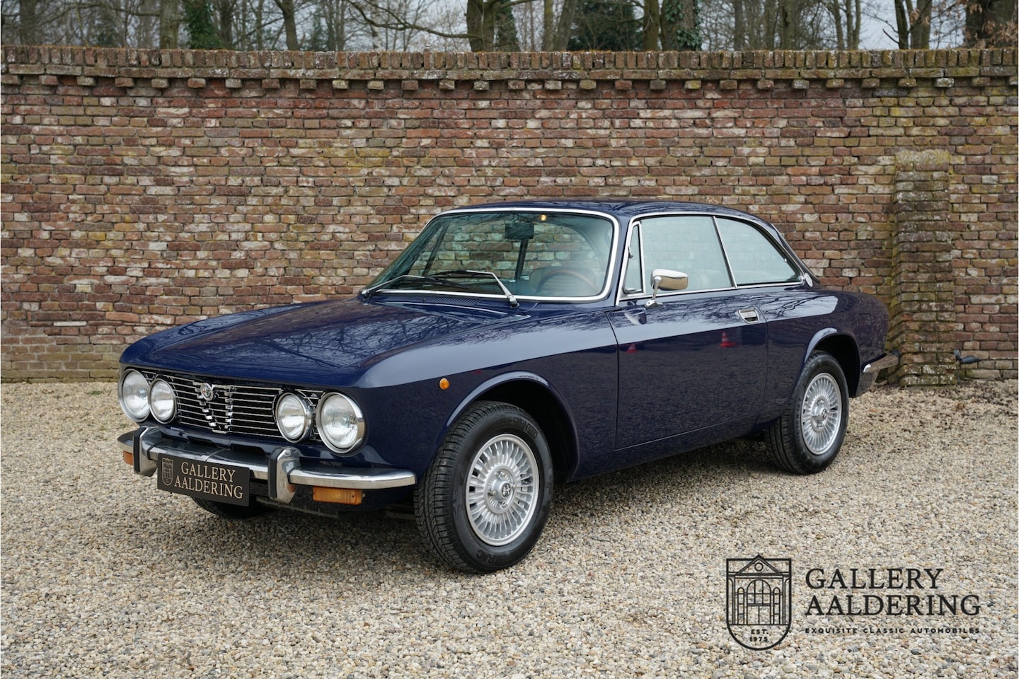 Alfa Romeo 2000 - GTV Bertone Converted to Twin Webers, Finished in Blu Ollandese over Beige, Stunning condi - AutoWereld.nl