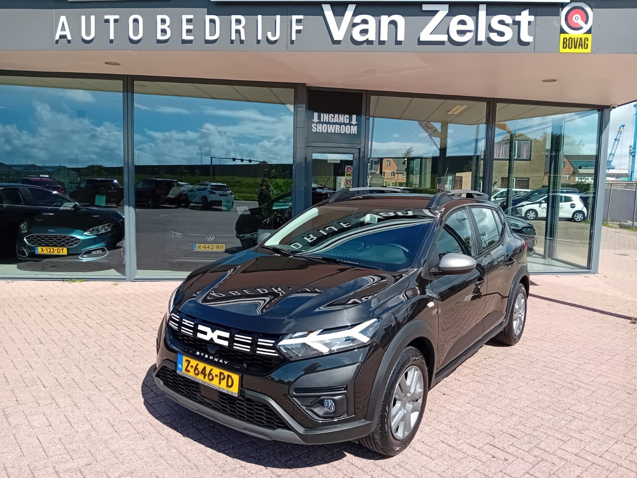 Dacia Sandero Stepway - 1.0 TCe 90 Expression 1.0 TCe 90Stepway Expression, Airco, Apple carplay / Android auto, Cruise control, Parkeer - AutoWereld.nl