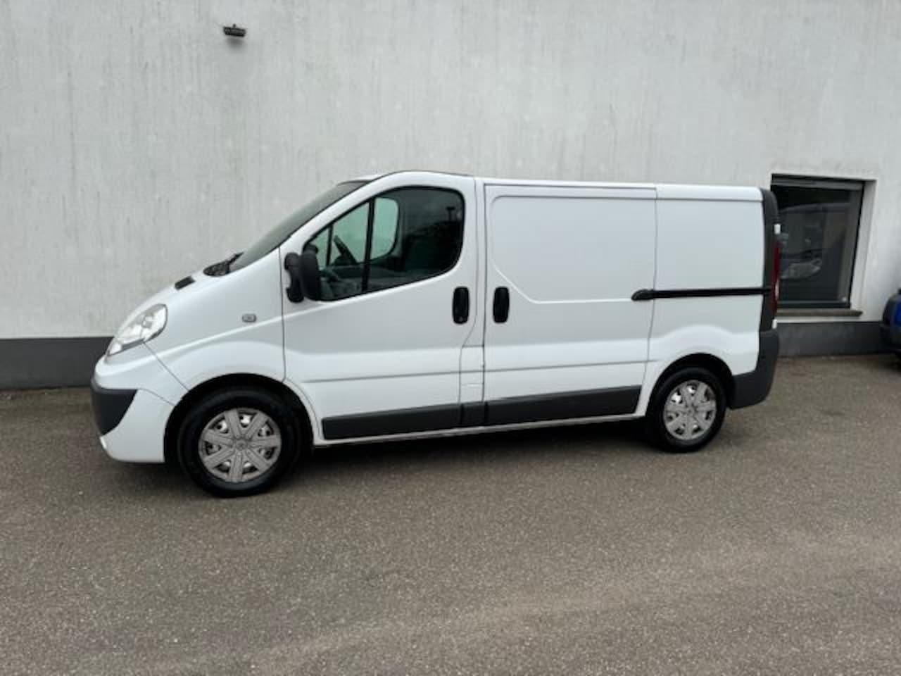 Renault Trafic - 2.0 dCi T29 L1H2 2.0 dCi T29 L1H2, '10, 285000 km, marge-auto in een keurige staat ! - AutoWereld.nl