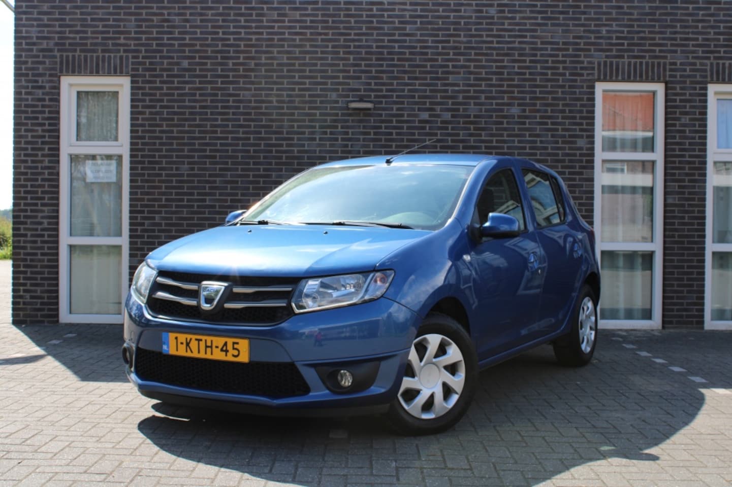 Dacia Sandero - 0.9 TCe Lauréate-airco-full map navigatie - AutoWereld.nl