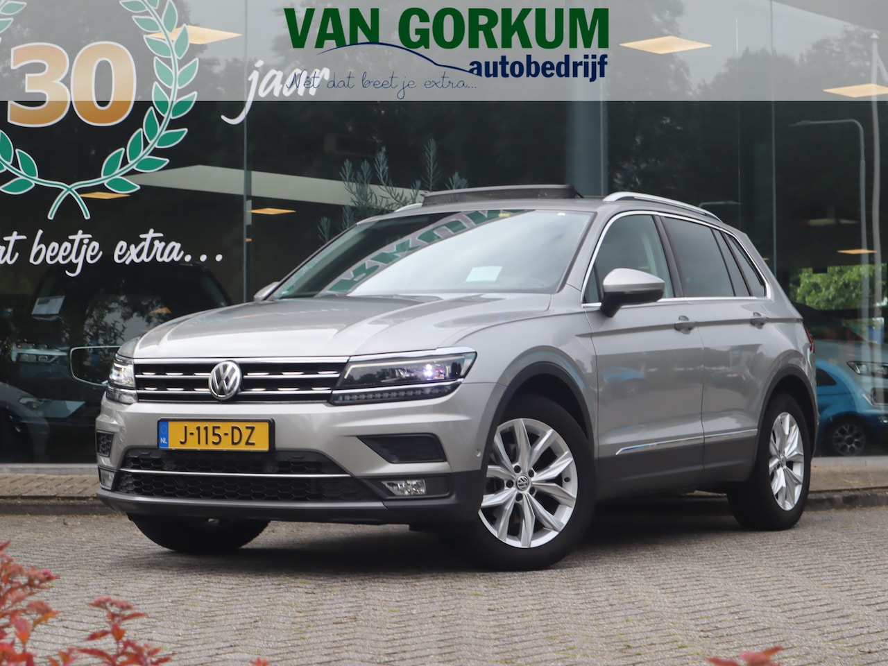 Volkswagen Tiguan - 1.5 TSI ACT Highline Aut / Panoramadak - AutoWereld.nl