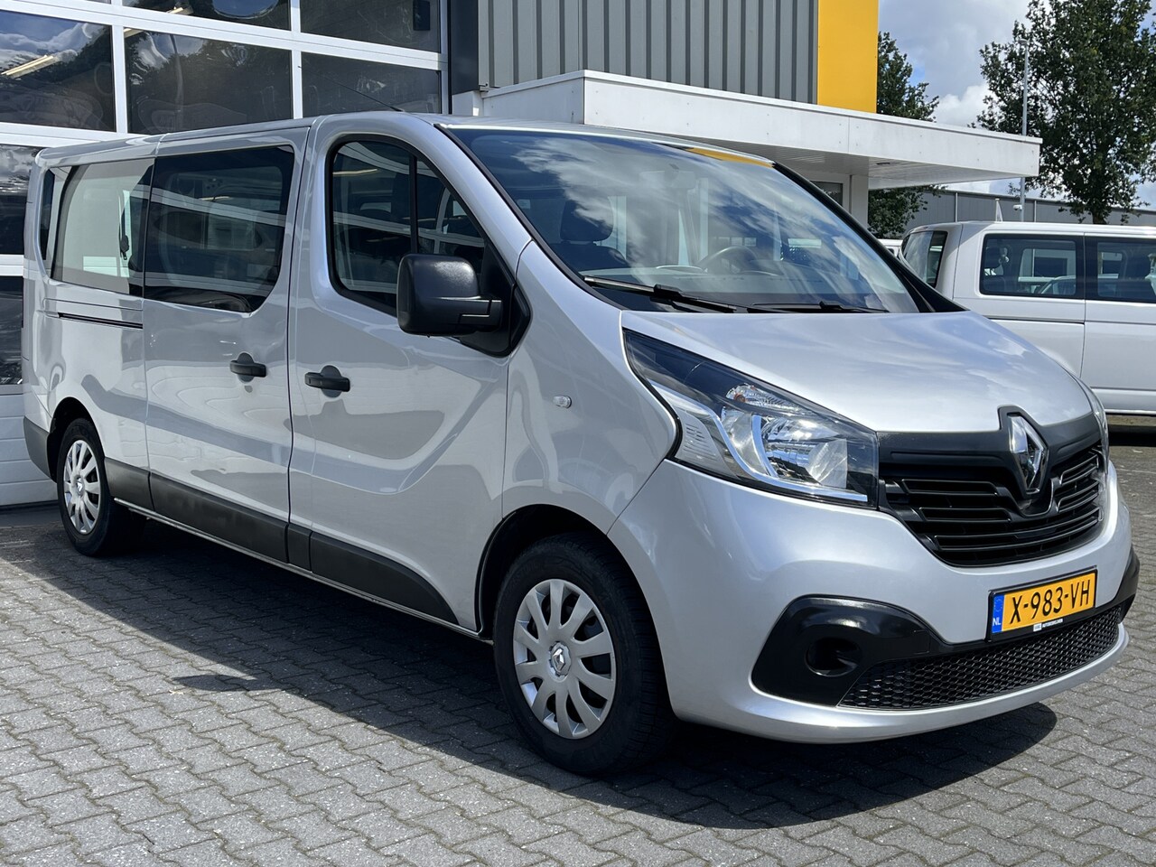 Renault Trafic Passenger - 1.6 dCi Grand Authentique Energy BTW / BPM vrij marge Lengte 2 Airco Cruise control Naviga - AutoWereld.nl