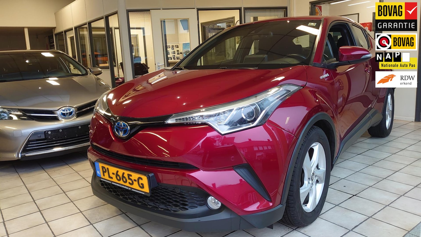 Toyota C-HR - 1.8 Hybrid Dynamic|2e eigenaar/berijder auto|Navigatie|17"LM velgen|Lederen bekleding - AutoWereld.nl