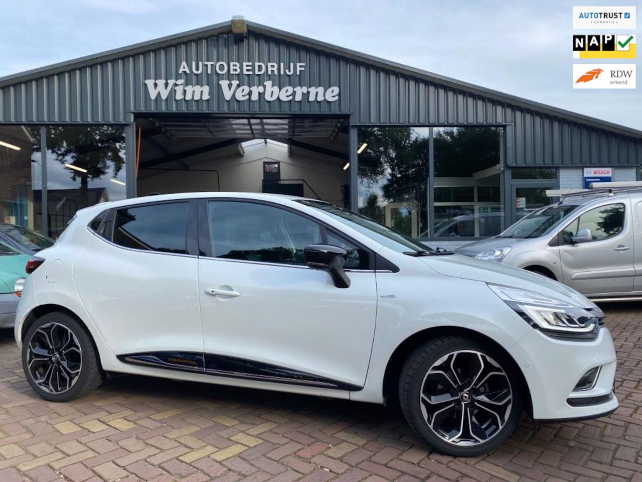 Renault Clio - 0.9 TCe Bose Zelf inparkerend - AutoWereld.nl