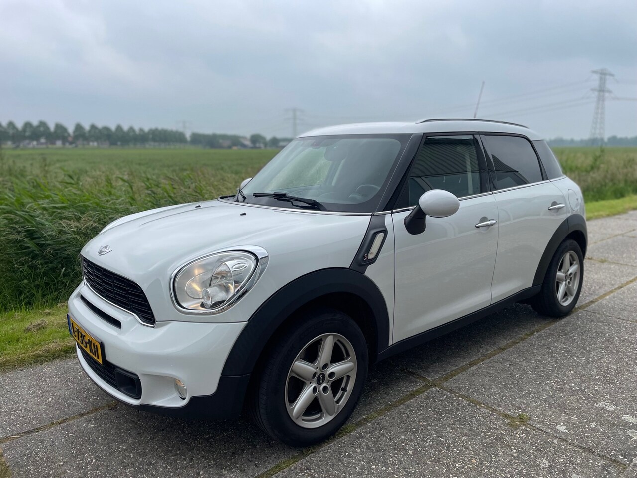 MINI Countryman - Mini 1.6 Cooper Stoelverwarming, Parkeersensoren - AutoWereld.nl