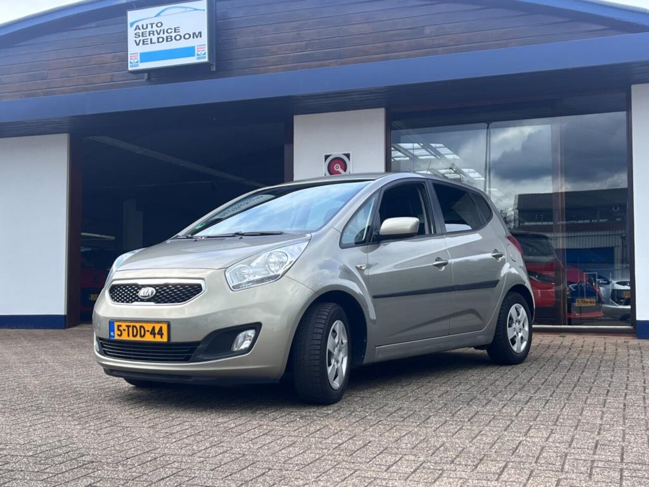 Kia Venga - 1.4 CVVT 20th Anniversary + trekhaak + navi - AutoWereld.nl