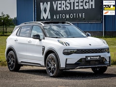 Lynk & Co 01 - 1.5 Plug-In Hybrid 262pk | Satin White Vanilla | Trekhaak | Blacked Out