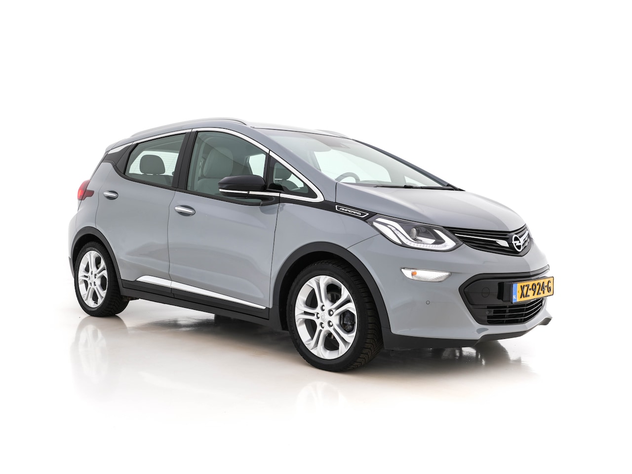 Opel Ampera-e - Business Executive 60 kWh (INCL-BTW) *FULL-LED | KEYLESS | LANE-ASSIST | DAB | ECC | PDC | - AutoWereld.nl