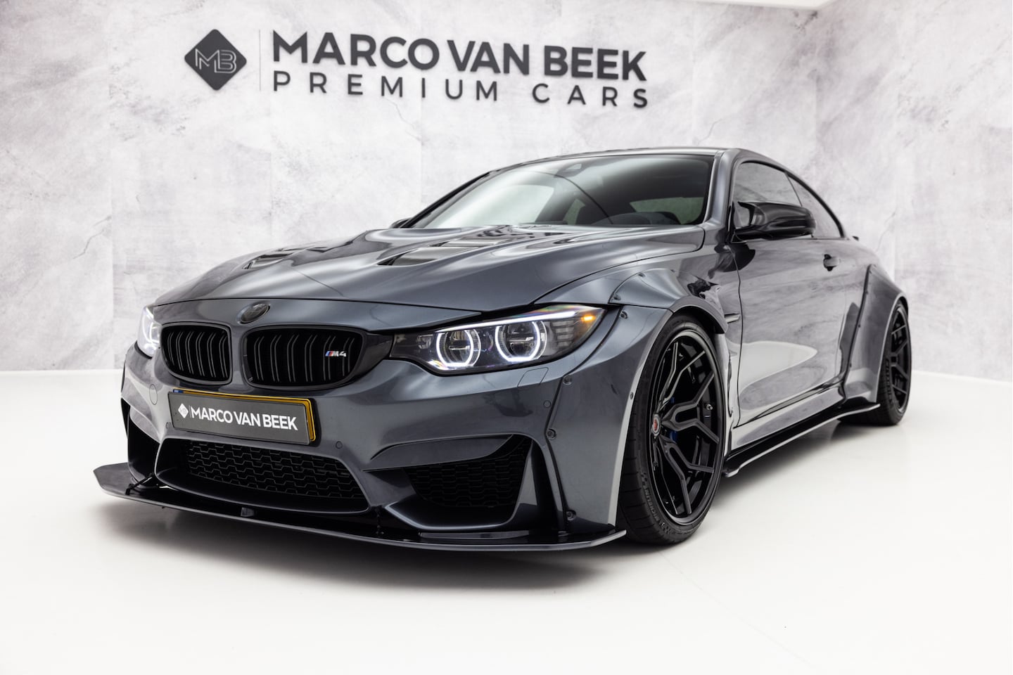 BMW 4-serie Coupé - M4 Liberty Walk | 511 PK | Akrapovic | Carbon | 20" Vossen - AutoWereld.nl