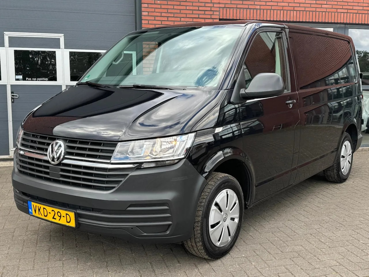 Volkswagen Transporter - 2.0 TDI L1H1 26 Airco | Cruise |Trekhaak - AutoWereld.nl