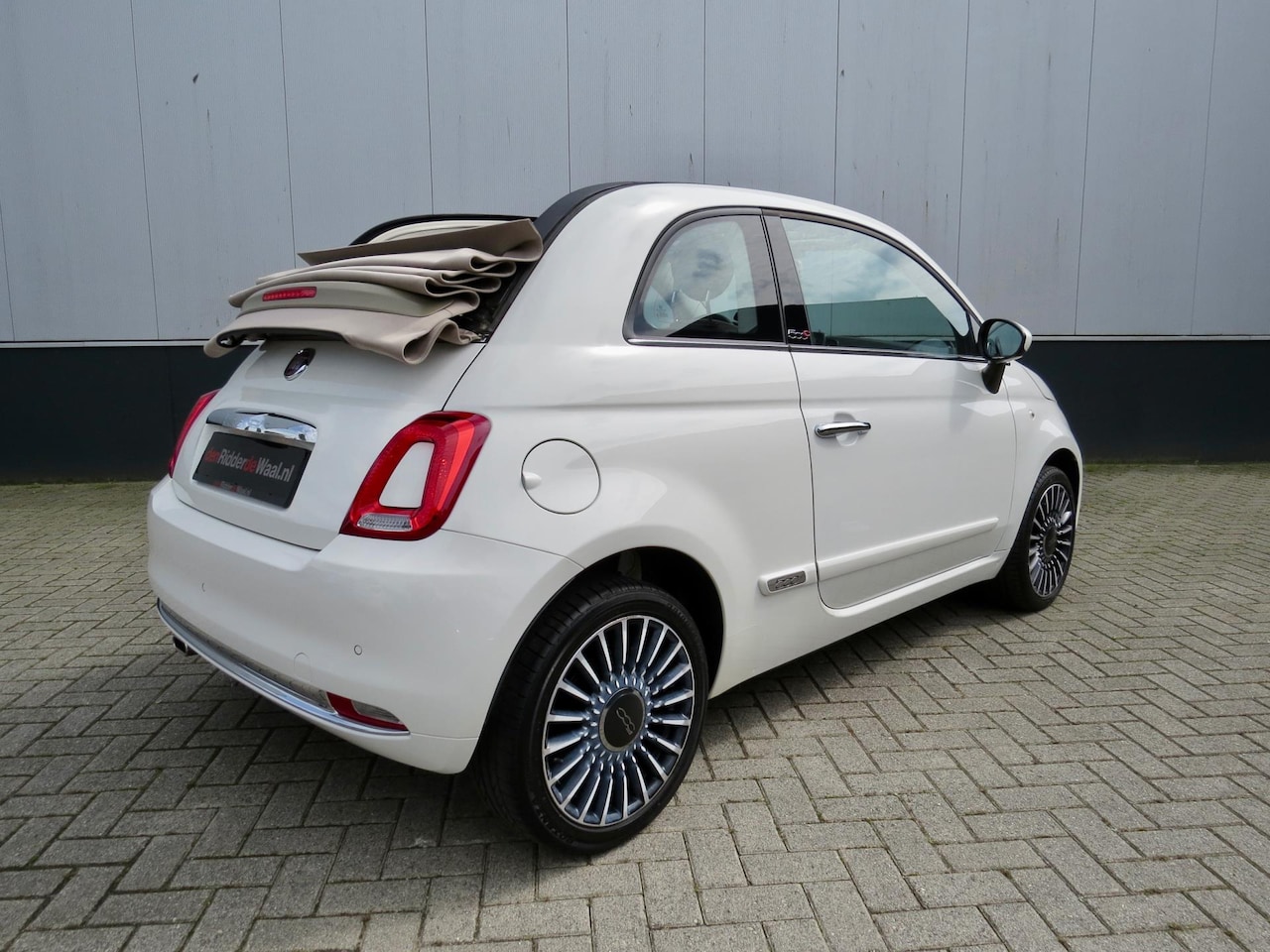 Fiat 500 C - 1.2 Lounge *Big navi *Cruise con *16 inch *uniek - AutoWereld.nl