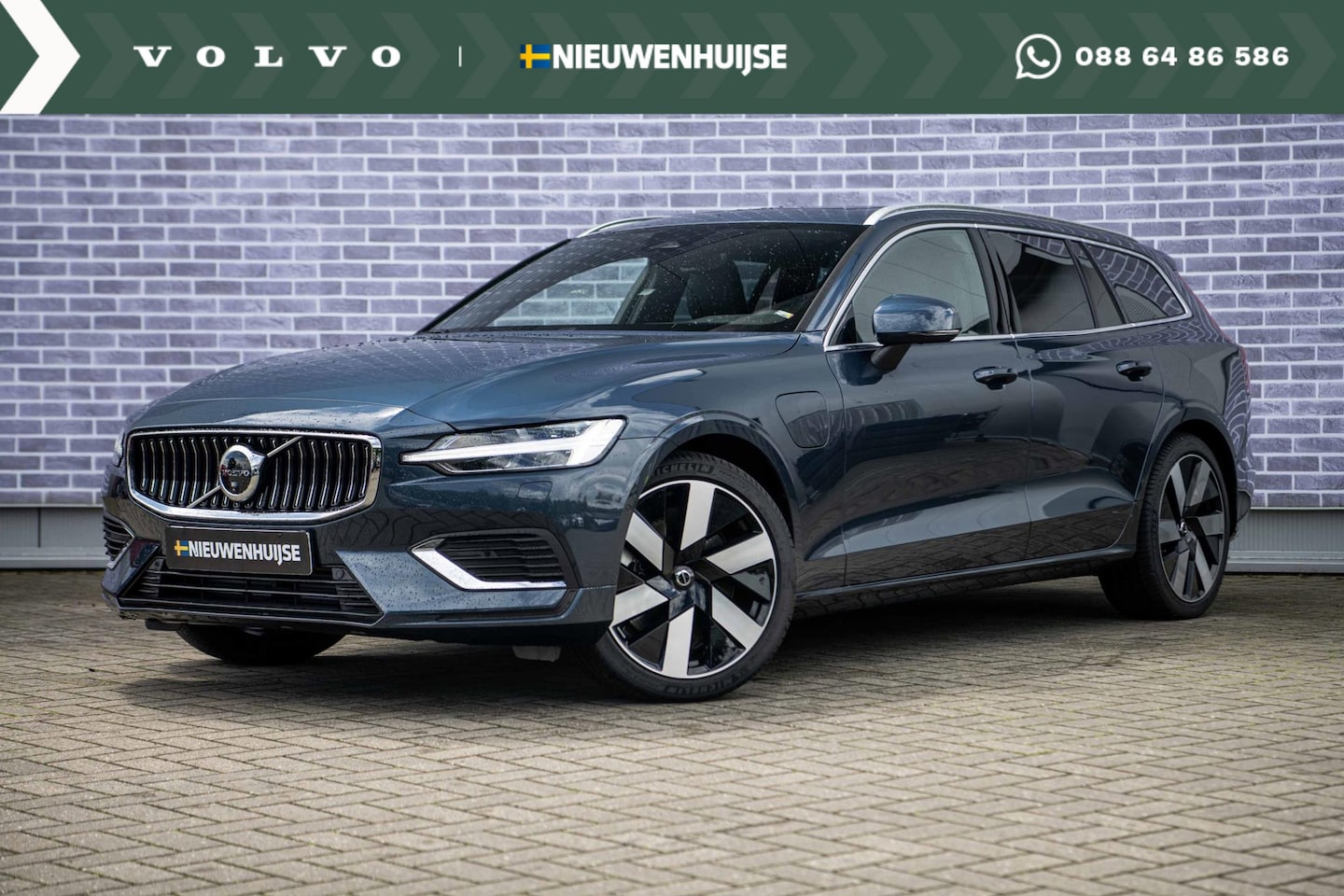 Volvo V60 - 2.0 T6 Recharge AWD Ultimate Bright | Head Up | Long Range | Gelamineerd Glas | 360 Camera - AutoWereld.nl