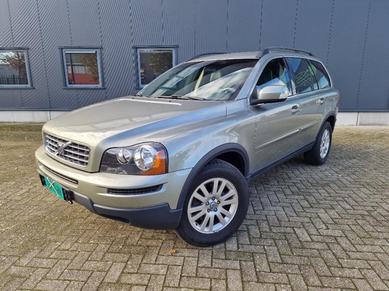 Volvo XC90 - 3.2 Momentum 5p. 3.2 Momentum 5p, Sport lederen interieur, bijtel vriendelijk! - AutoWereld.nl