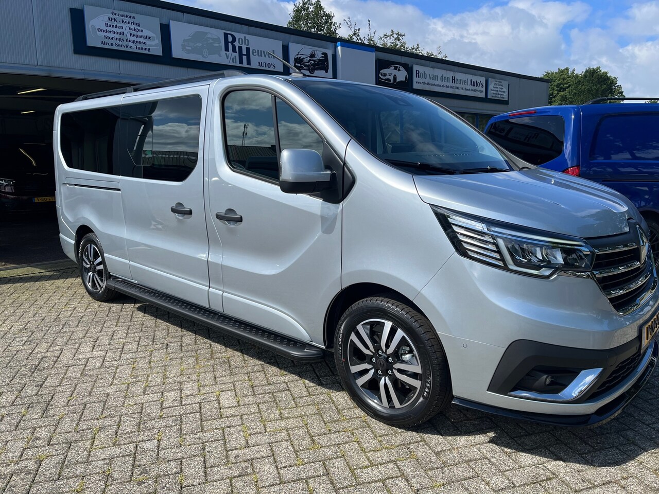 Renault Trafic - 2.0 DCI EDC 170 PK AUT T29 L2H1 Extra DC SPORT - AutoWereld.nl