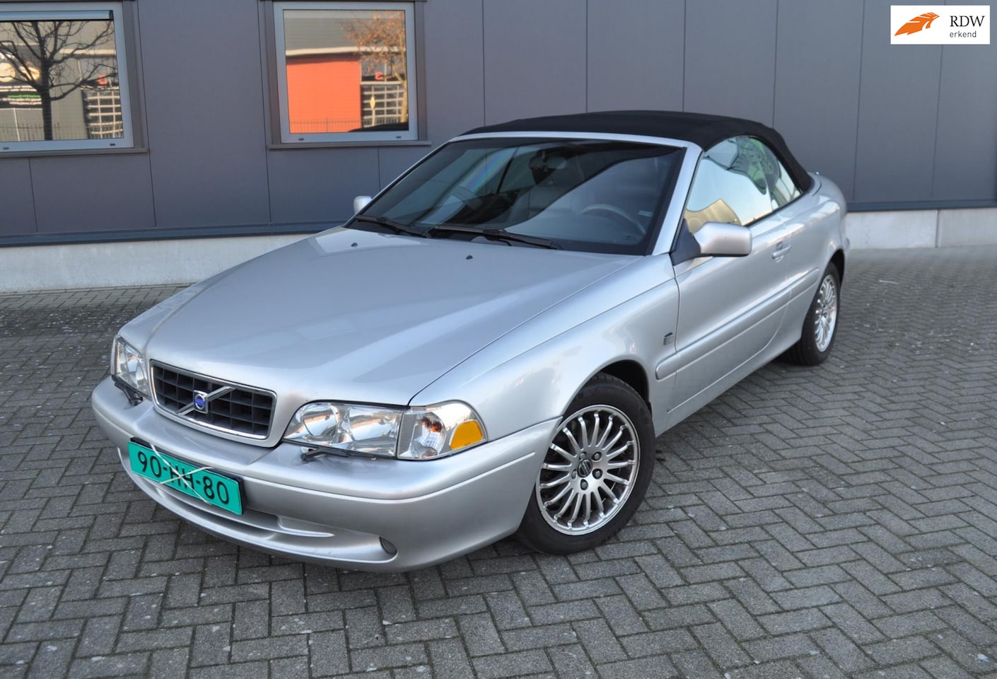 Volvo C70 Convertible - 2.0 T Prestige 2.0 T Prestige, netto € 5.999, Youngtimer, bijtelvriendelijk! - AutoWereld.nl