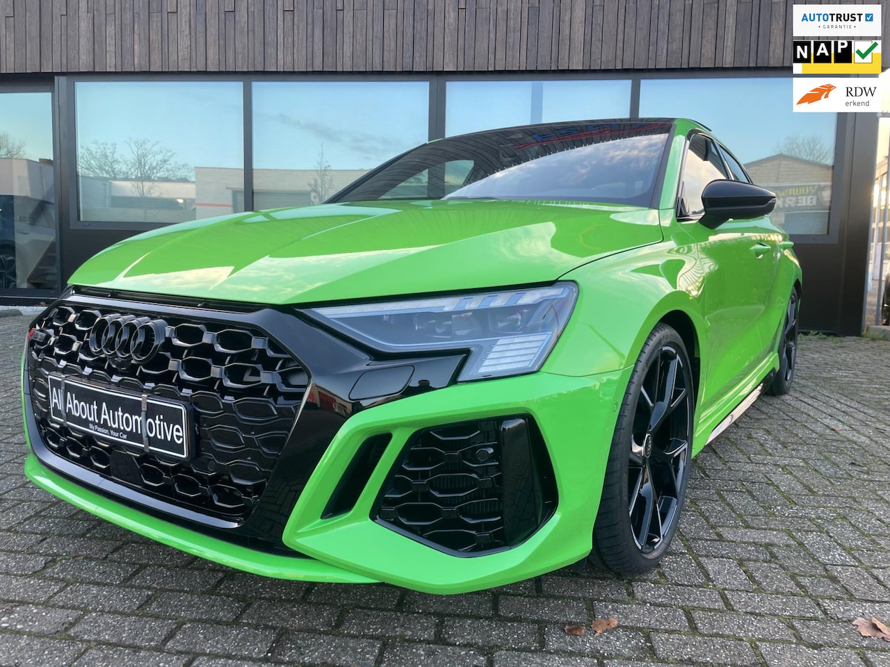 Audi RS3 - Sportback 2.5 TFSI quattro Keramisch Panorama Keyless in de speciale RS Kleur Kyalamigroen - AutoWereld.nl