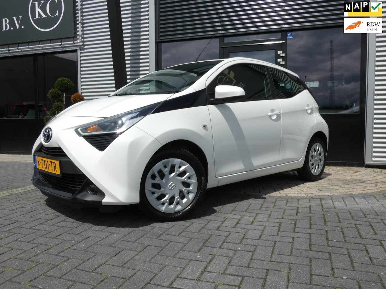 Toyota Aygo - 1.0 VVT-i x-play 1.0 VVT-i x-play - AutoWereld.nl