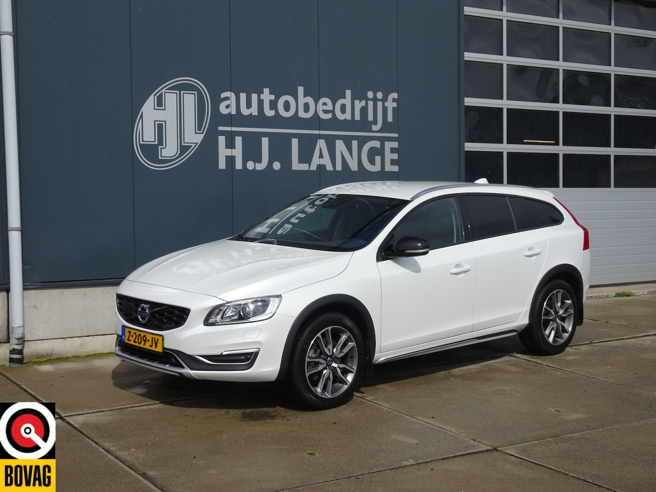 Volvo V60 Cross Country - 2.0 T5 Summum 2.0 T5 Summum - AutoWereld.nl