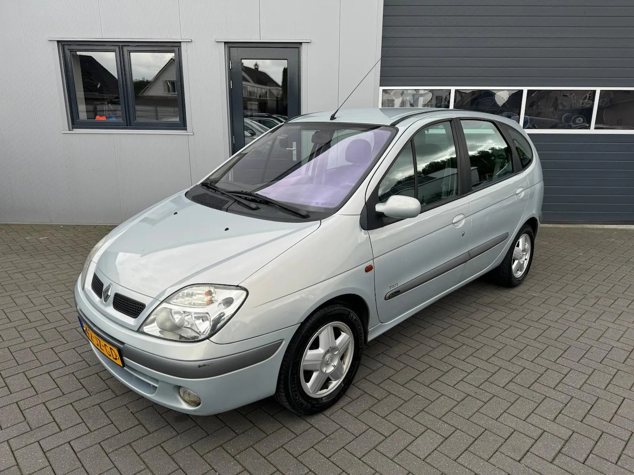 Renault Scénic - 2.0-16V Sport Way 2.0-16V Sport Way - AutoWereld.nl