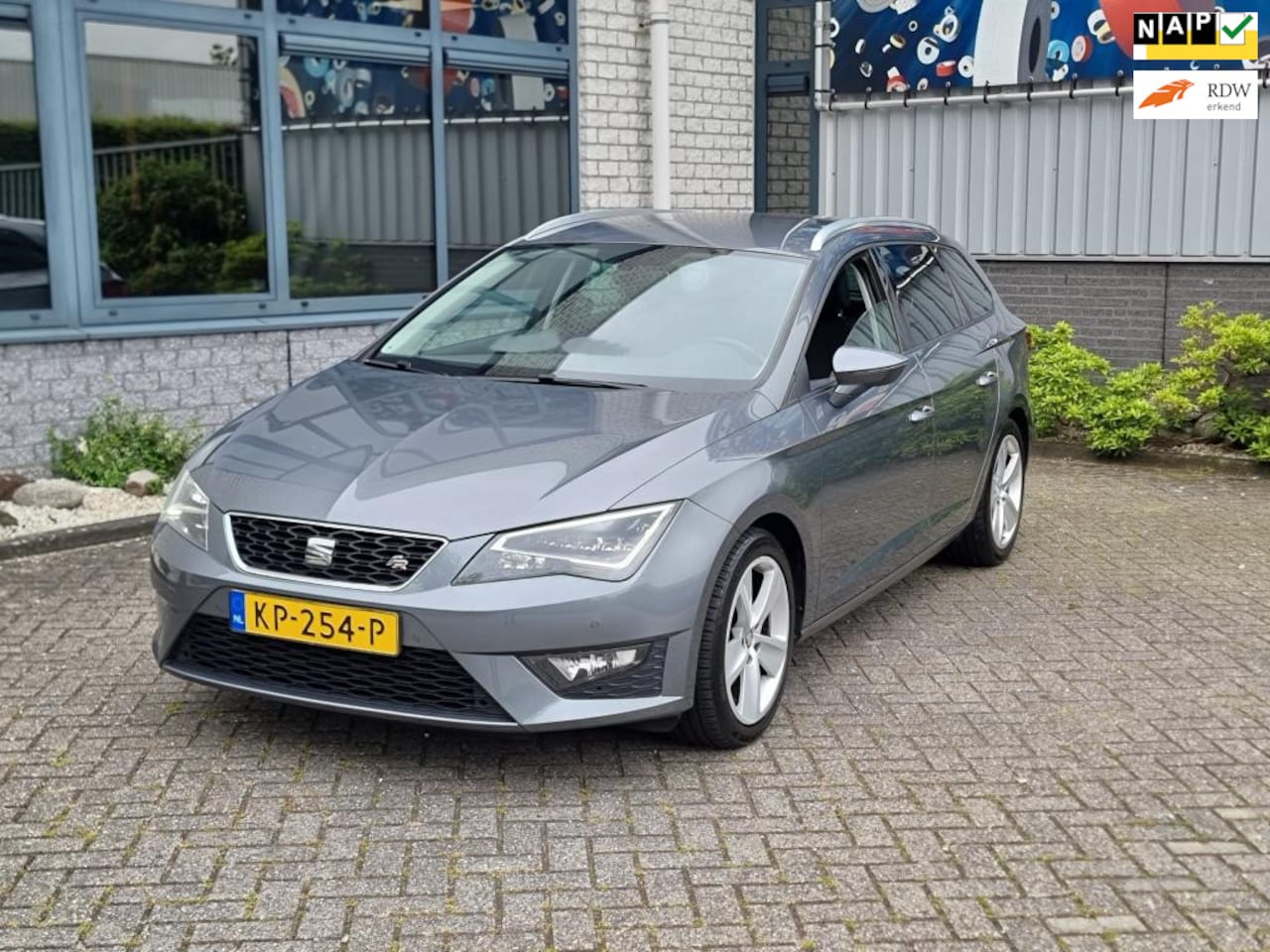 Seat Leon ST - 1.4 EcoTSI FR Connect 2017 NAP/APK/LED/XENON TOP AUTO! - AutoWereld.nl